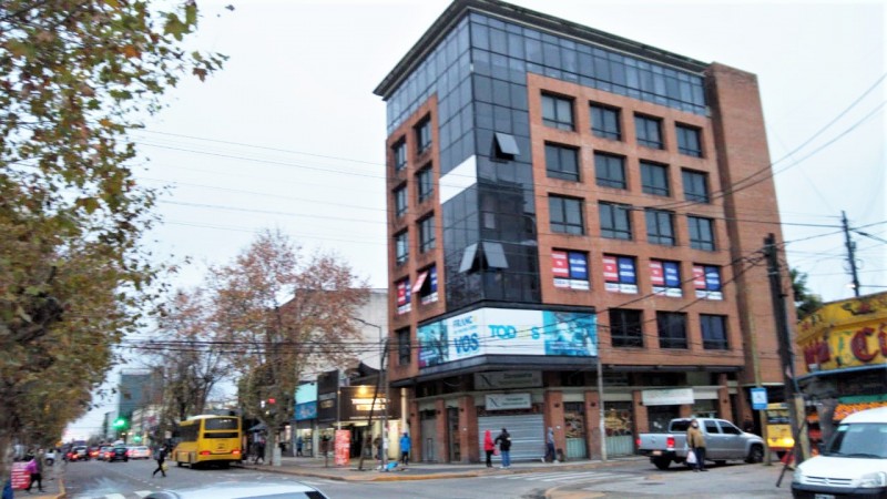OFICINAS DE 20 M2. LUMINOSAS (CTRO  SAN MIGUEL) EDIFICIO DE CATEGORIA