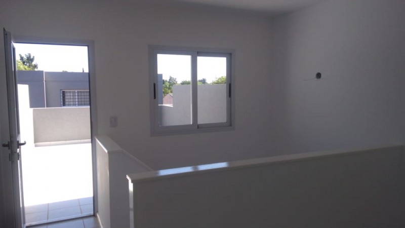 Depto. de 4 Amb. C/terraza, Balcon, Patio y Cochera