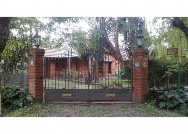 CASA QUINTA  5 AMB.(BARRIO LOS NOGALES) LOTE 1.500 M2