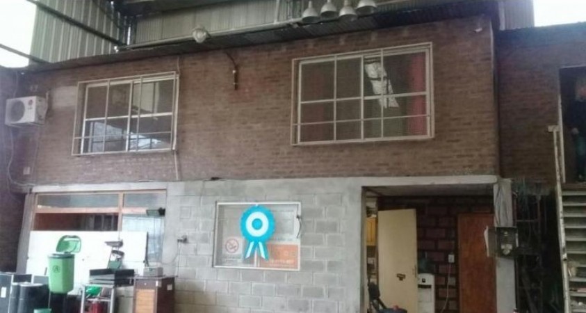 EXCELENTES GALPÓNES EMPLAZADOS SOBRE 3 LOTES