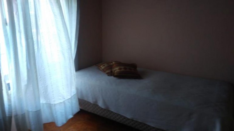 HERMOSO DUPLEX DE 3 AMBIENTES CON PATIO Y COCHERA.