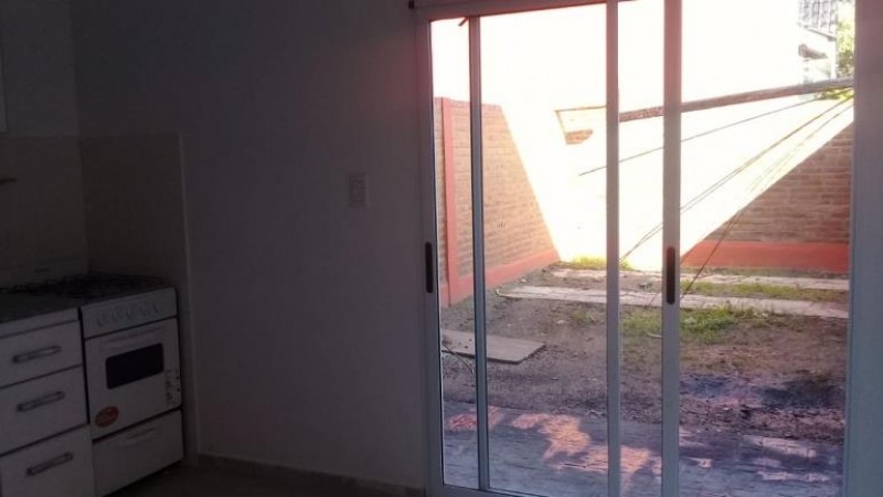 DUPLEX AMPLIO A ESTRENAR CON ENTRADA DE VEHICULO.