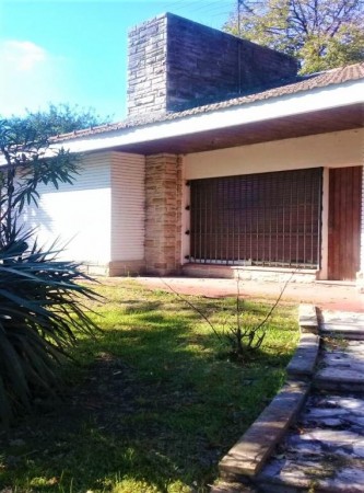 CHALET DE 4 AMB. CON PARQUE