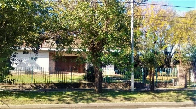 CHALET DE 4 AMB. CON PARQUE