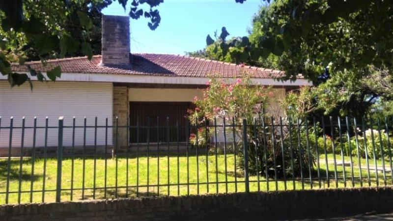 CHALET DE 4 AMB. CON PARQUE