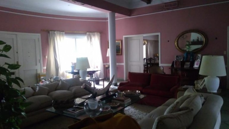 EXCELENTE QUINTA UBICADA EN EL CORAZON DE LOS NOGALES