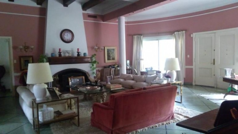 EXCELENTE QUINTA UBICADA EN EL CORAZON DE LOS NOGALES