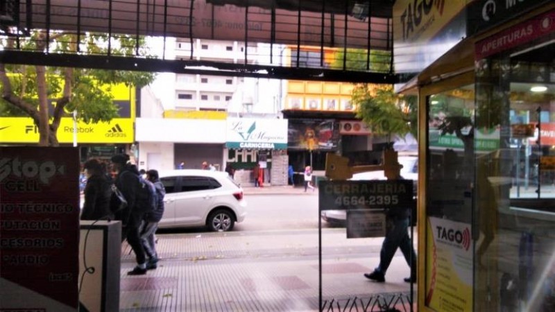 EXCELENTE LOCAL DE 20 M2. CON ENTREPISO 