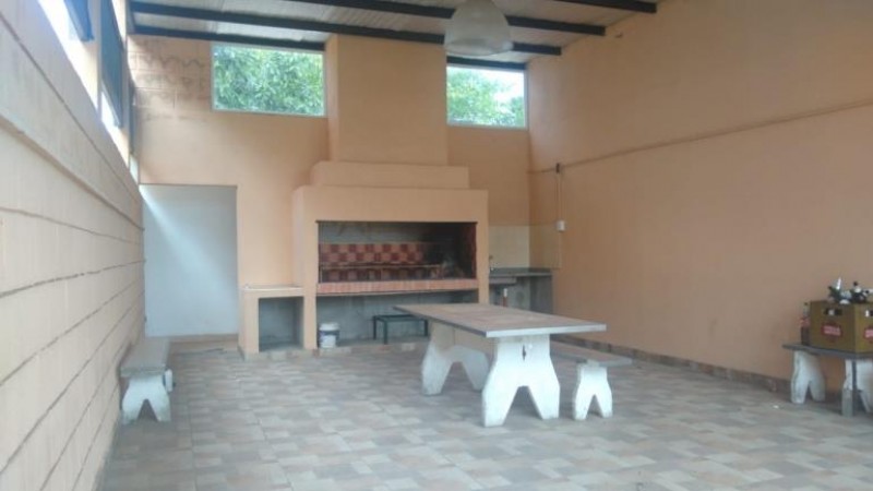 DEPARTAMENTO DE 3 AMB. ENTRADA VEHICULO/ JARDIN