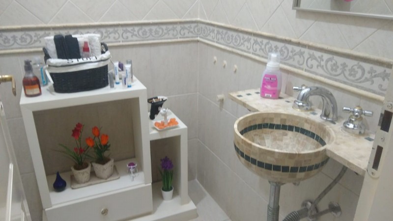 CASA 4 AMB.  GARAGE / 2 VEHICULOS/FONDO LIBRE