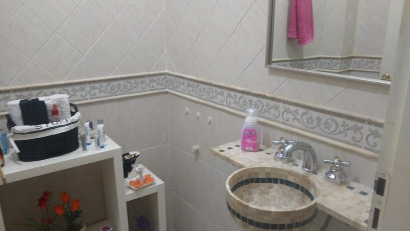 CASA 4 AMB.  GARAGE / 2 VEHICULOS/FONDO LIBRE