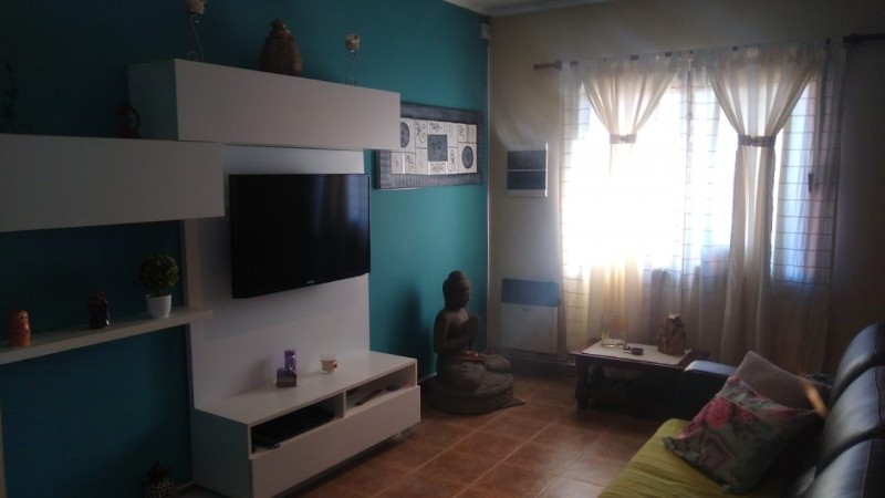 CASA 4 AMB.  GARAGE / 2 VEHICULOS/FONDO LIBRE