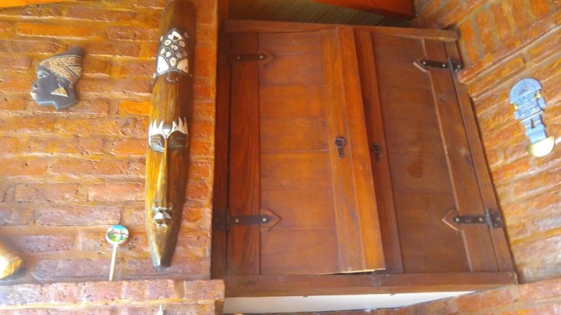 CASA 4 AMB.  GARAGE / 2 VEHICULOS/FONDO LIBRE