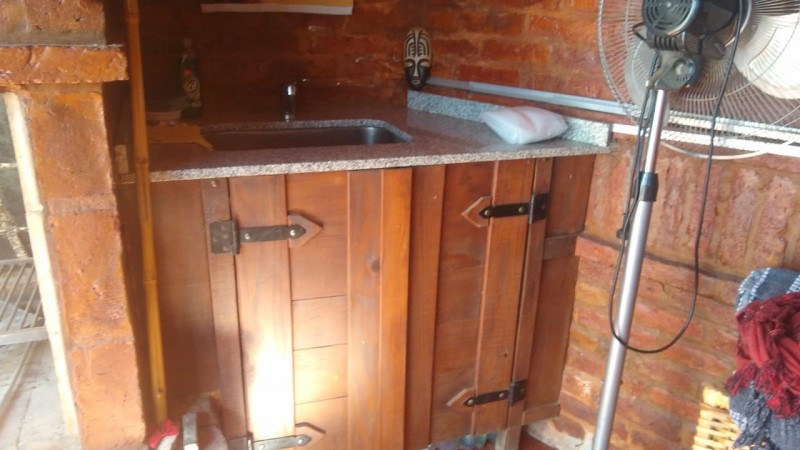 CASA 4 AMB.  GARAGE / 2 VEHICULOS/FONDO LIBRE