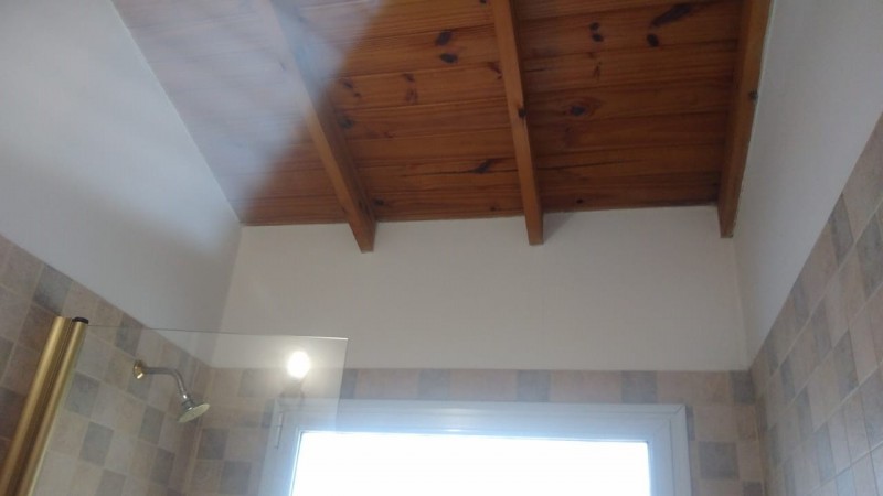 CASA 4 AMB.  GARAGE / 2 VEHICULOS/FONDO LIBRE