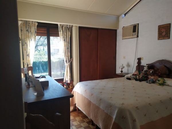 HERMOSO CHALET  5 AMB. PISCINA/PARQUE  (BARRIO LOS NOGALES)