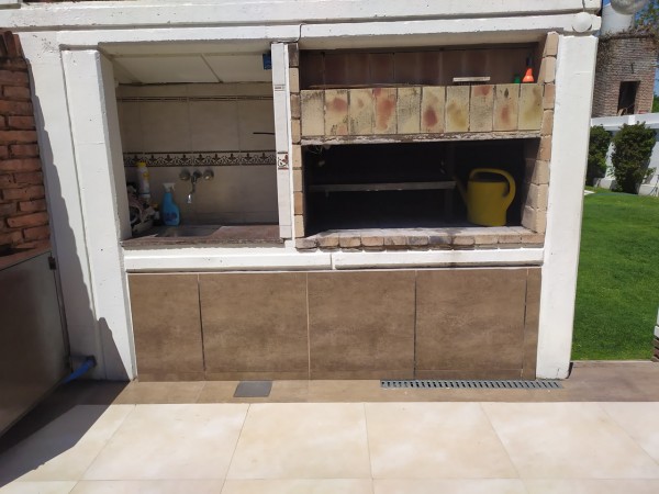 HERMOSA CASA QUNTA   BARRIO LOS NOGALES