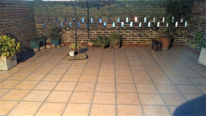 EXCELENTE TRIPLEX 4 AMB. GARAGE/ QUINCHO Y TERRAZA