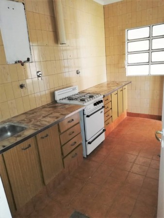 HERMOSO CHALET DE 3 AMB. C/PARQUE