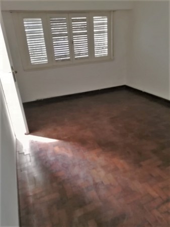 HERMOSO CHALET DE 3 AMB. C/PARQUE