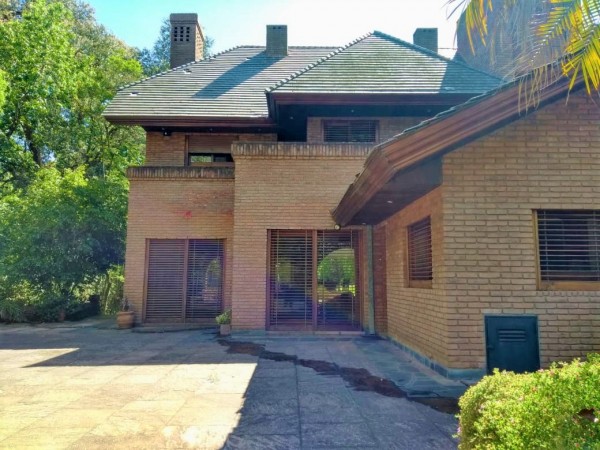 IMPORTANTE CASA QUINTA 7 AMB. (BARRIO LOS NOGALES)