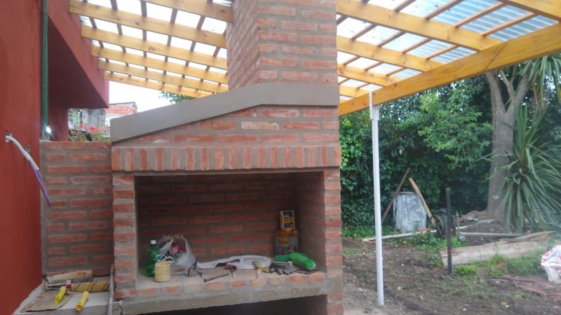 DEPARTAMENTO 2 AMBIENTES PLANTA BAJA   C/ PATIO Y PARRILLA