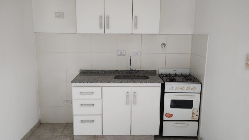 DUPLEX 3 AMB. CON COCHERA Y FONDO LIBRE