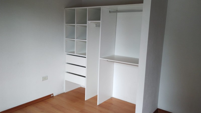 DUPLEX 3 AMB. CON COCHERA Y FONDO LIBRE