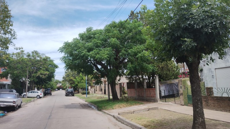 CASA 3  AMB. PLANTA BAJA CON PATIO Y PARRILLA