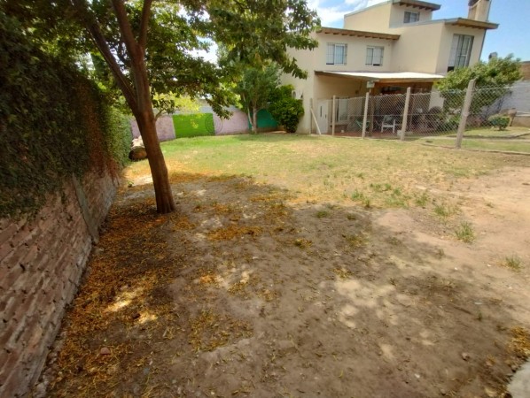 GALPON 150 M2  +  fondo libre 150 M2. C/ ENTRADA DE CAMION