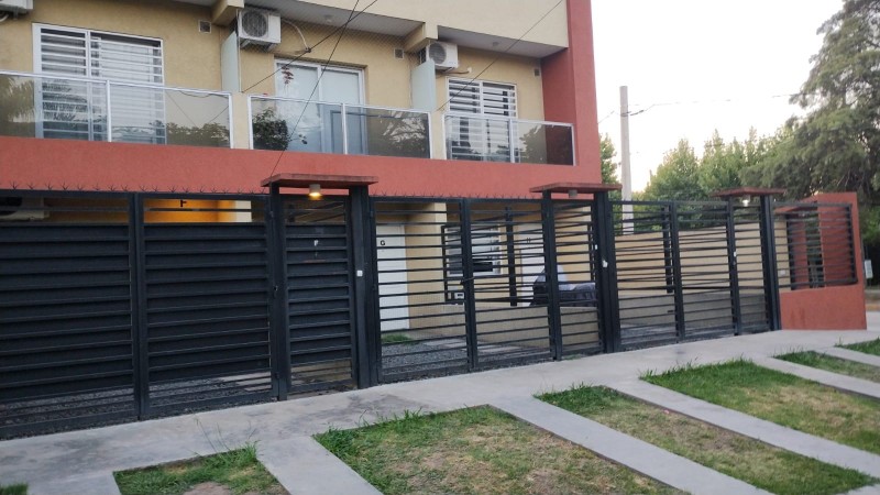 DUPLEX DE 3 AMB. PATIO/BALCON/COCHERA/QUINCHO Y PISCINA