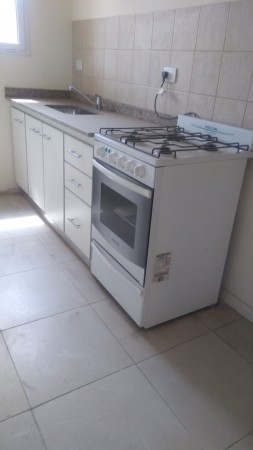 DEPARTAMENTO   3 AMB.  PLANTA BAJA C/JARDIN Y COCHERA (COMPLEJO CERRADO)