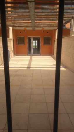 DEPARTAMENTO   3 AMB.  PLANTA BAJA C/JARDIN Y COCHERA (COMPLEJO CERRADO)