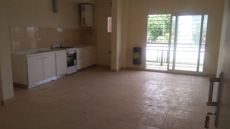 DEPARTAMENTO   3 AMB.  PLANTA BAJA C/JARDIN Y COCHERA (COMPLEJO CERRADO)