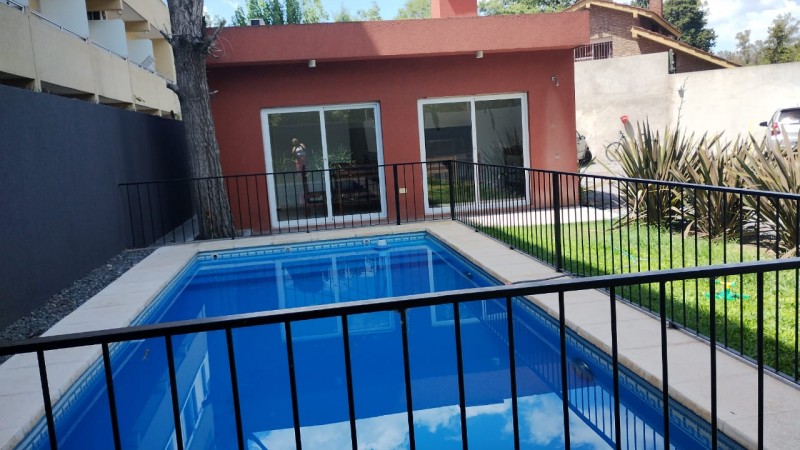 DUPLEX DE 3 AMB. PATIO/BALCON/COCHERA/QUINCHO Y PISCINA