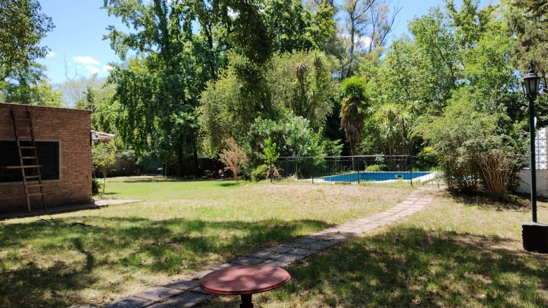 CASA QUINTA C/ PISCINA/ PARQUE  1570 M2.(TORTUGUITAS)