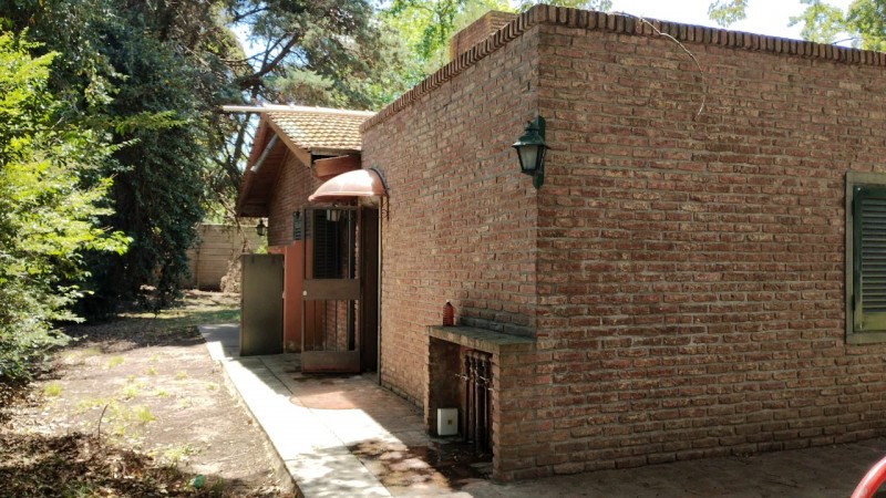 CASA QUINTA C/ PISCINA/ PARQUE  1570 M2.(TORTUGUITAS)