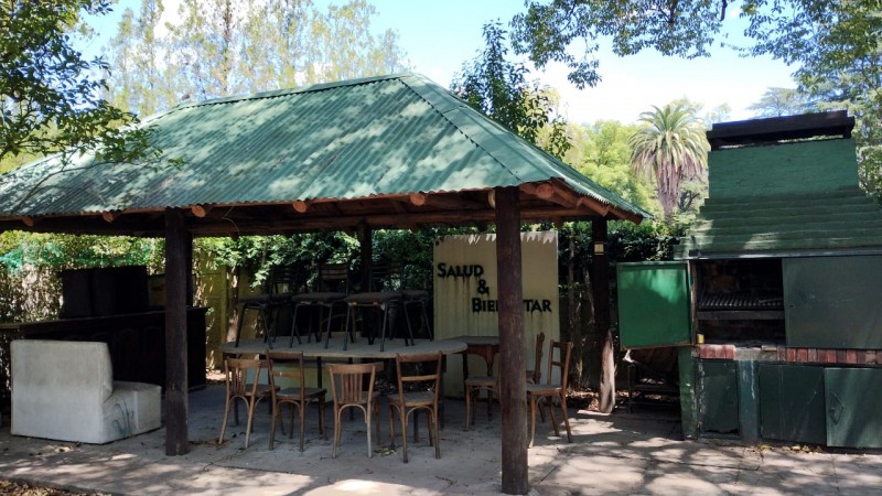 CASA QUINTA C/ PISCINA/ PARQUE  1570 M2.(TORTUGUITAS)