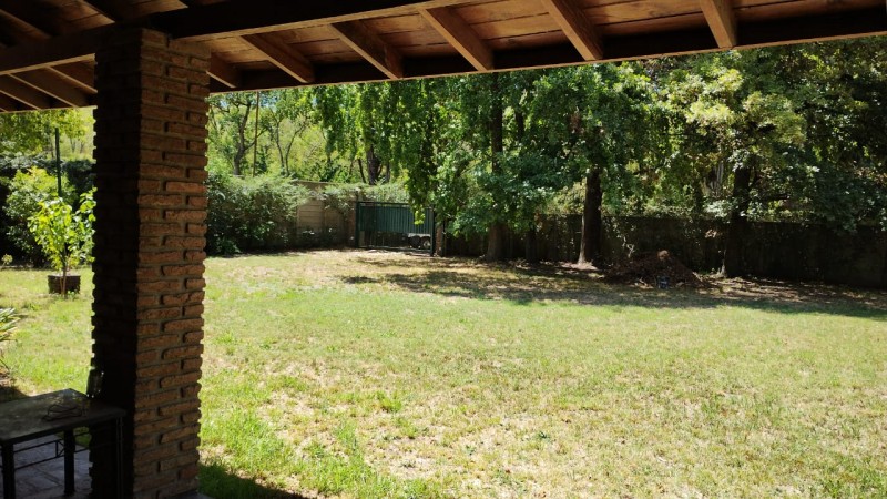 CASA QUINTA C/ PISCINA/ PARQUE  1570 M2.(TORTUGUITAS)