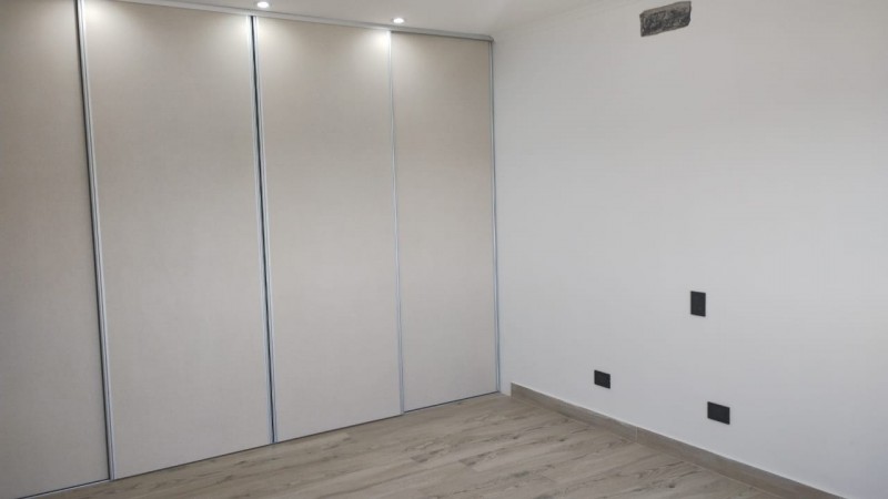 CASA DE 2 PLANTAS PARQUE/ENTRADA DE AUTO (A ESTRENAR)