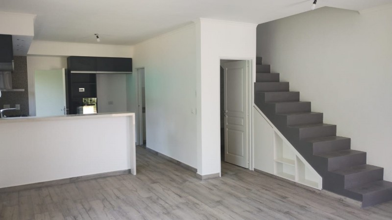 CASA DE 2 PLANTAS PARQUE/ENTRADA DE AUTO (A ESTRENAR)