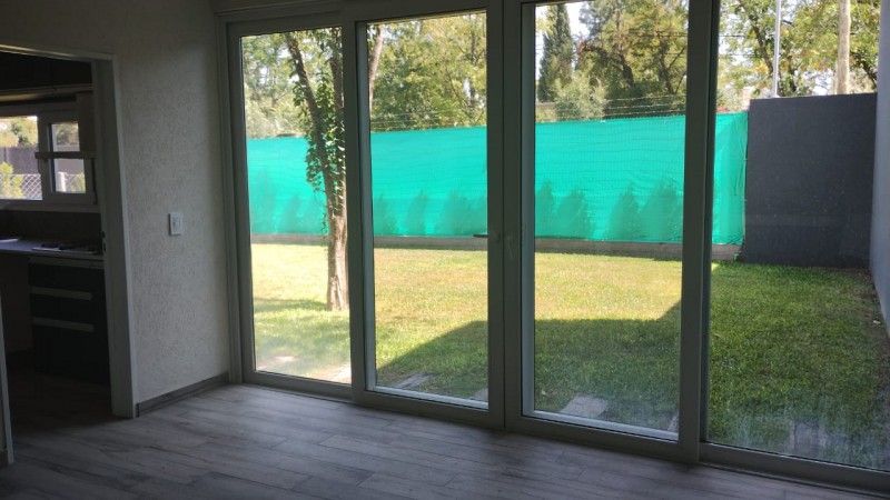 CASA DE 2 PLANTAS PARQUE/ENTRADA DE AUTO (A ESTRENAR)