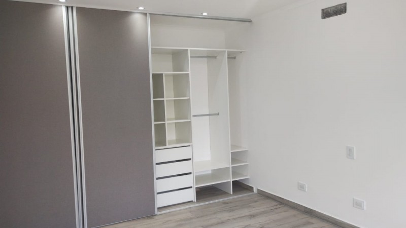 CASA DE 2 PLANTAS PARQUE/ENTRADA DE AUTO (A ESTRENAR)