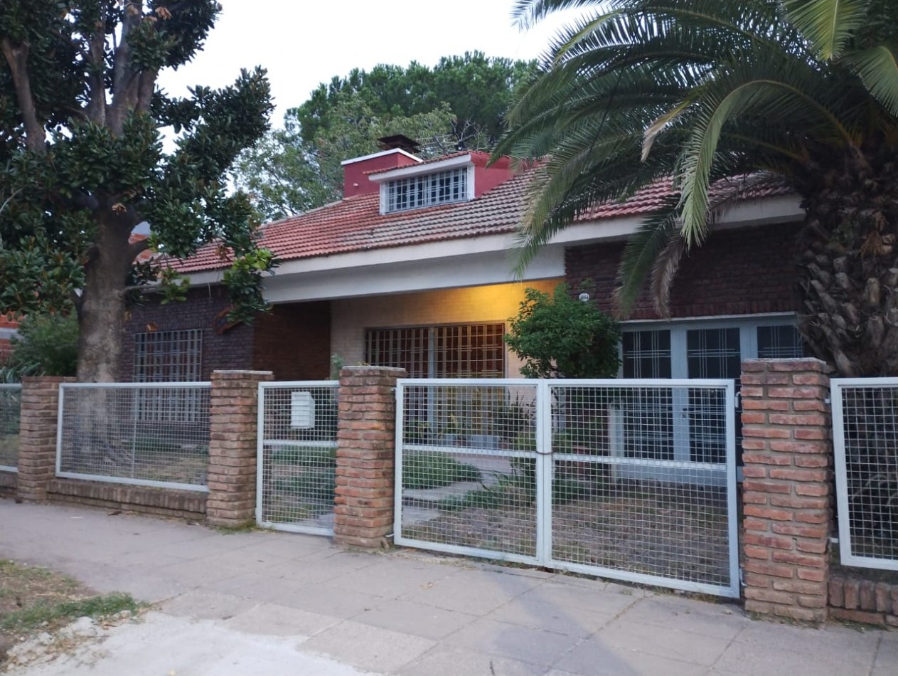 CHALET 3 AMB. AMPLIOS PARQUE  VILLA DE MAYO ( FRENTE AL CORREDOR ROSSI)