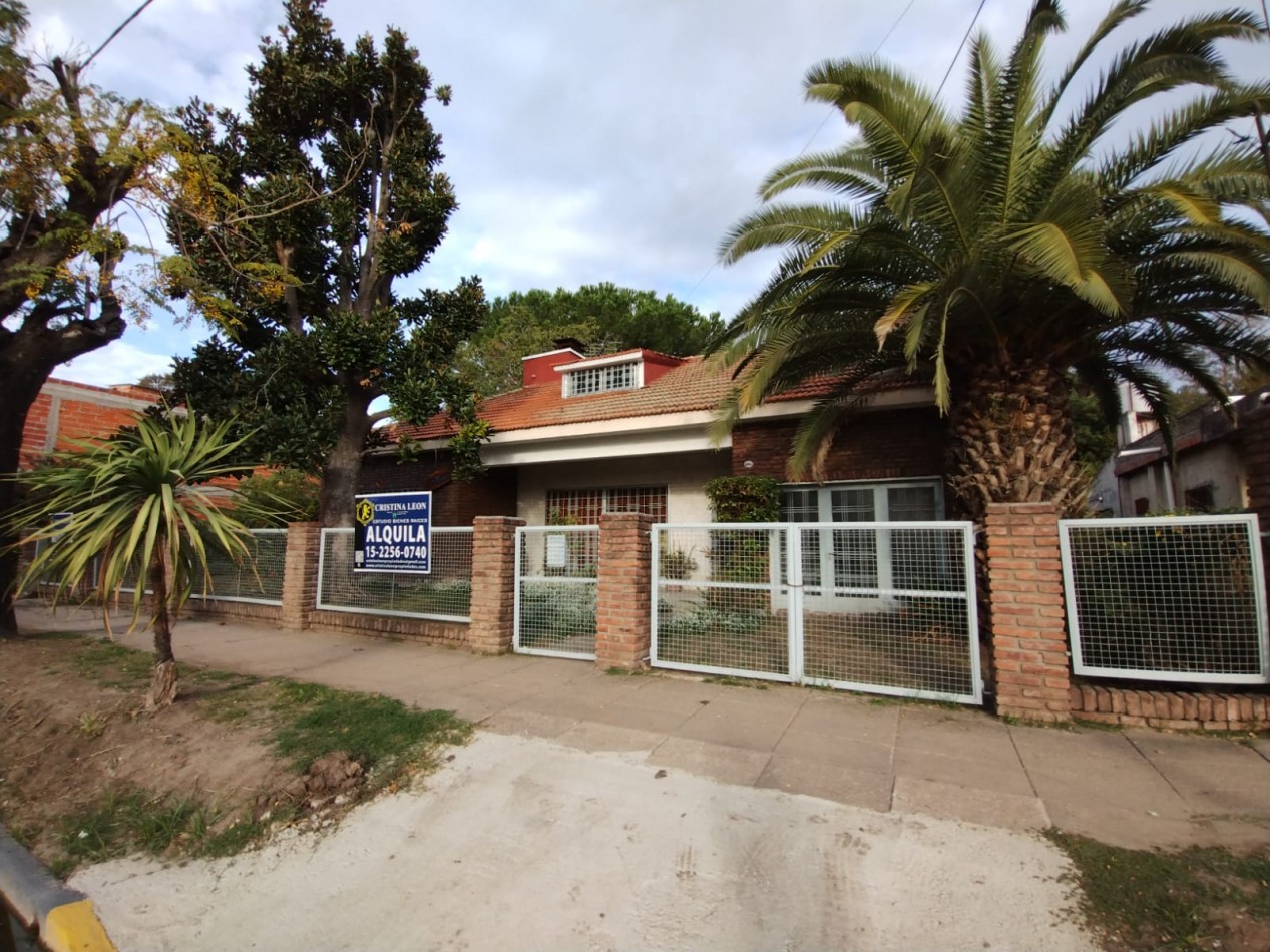 CHALET 3 AMB. AMPLIOS PARQUE  VILLA DE MAYO ( FRENTE AL CORREDOR ROSSI)