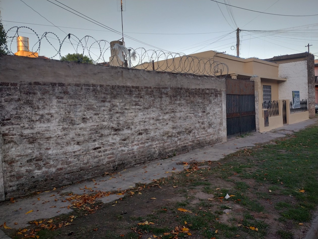 CASA AMERICANA 3 AMB. C/ GALPON (LOTE ESQUINA) OPORTUNIDAD