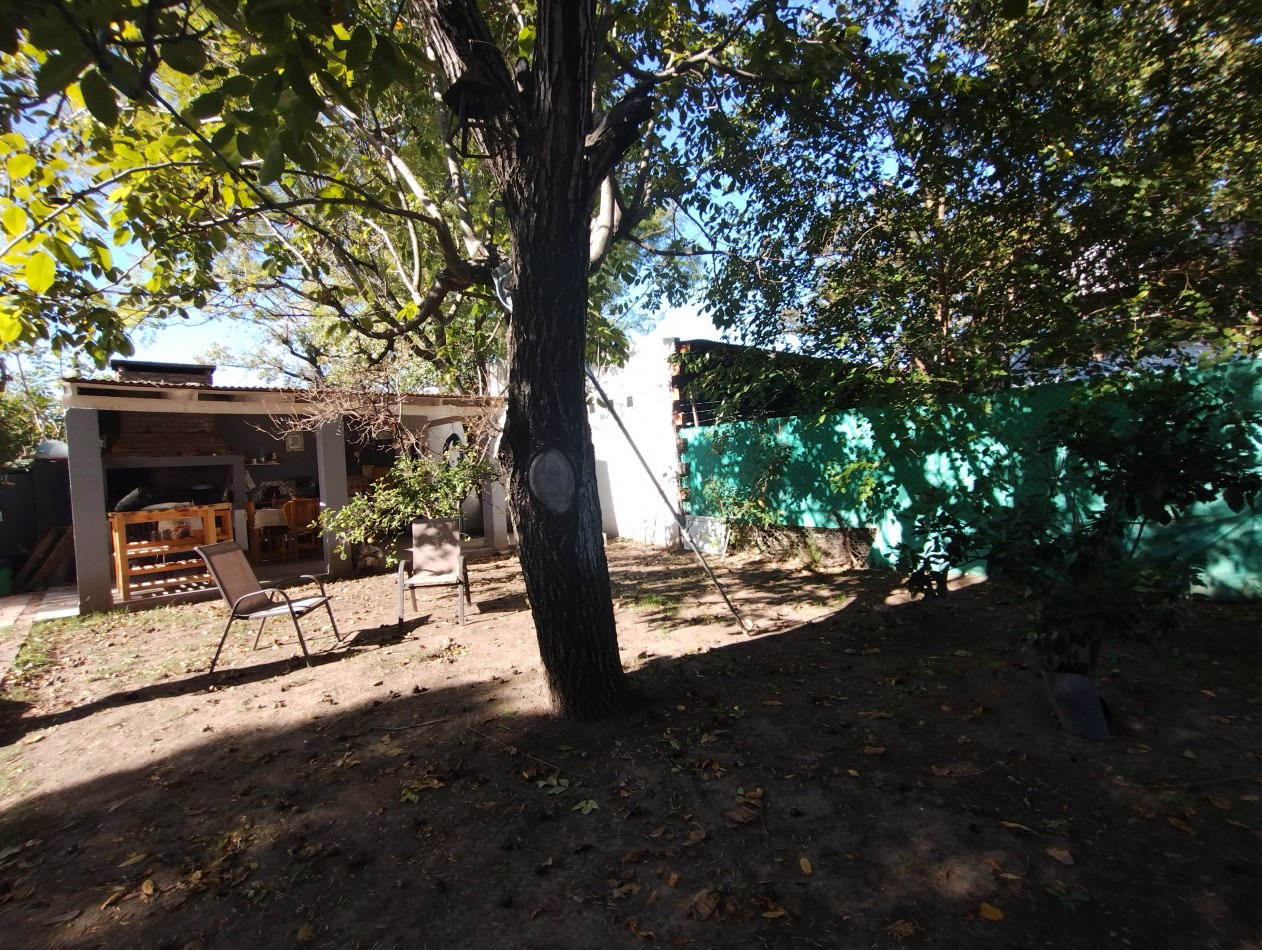 CASA AMERICANA 4 AMB. C/ PARQUE Y QUINCHO