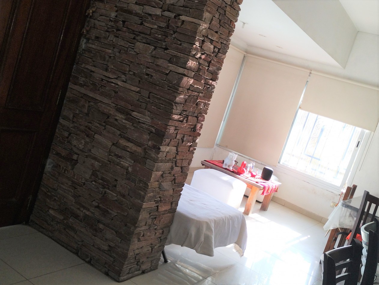 CASA AMERICANA 4 AMB. C/ PARQUE Y QUINCHO