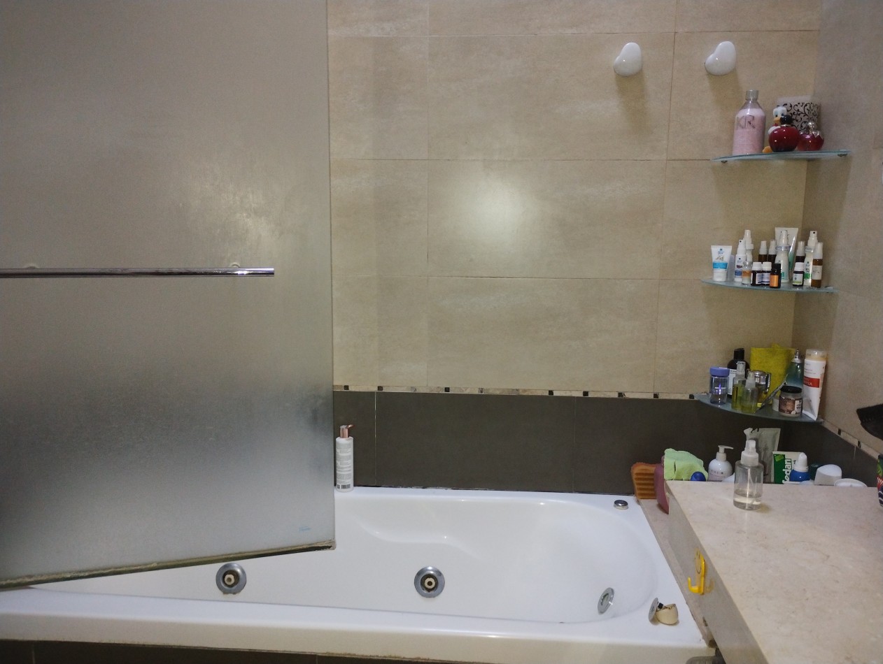 CASA AMERICANA 4 AMB. C/ PARQUE Y QUINCHO