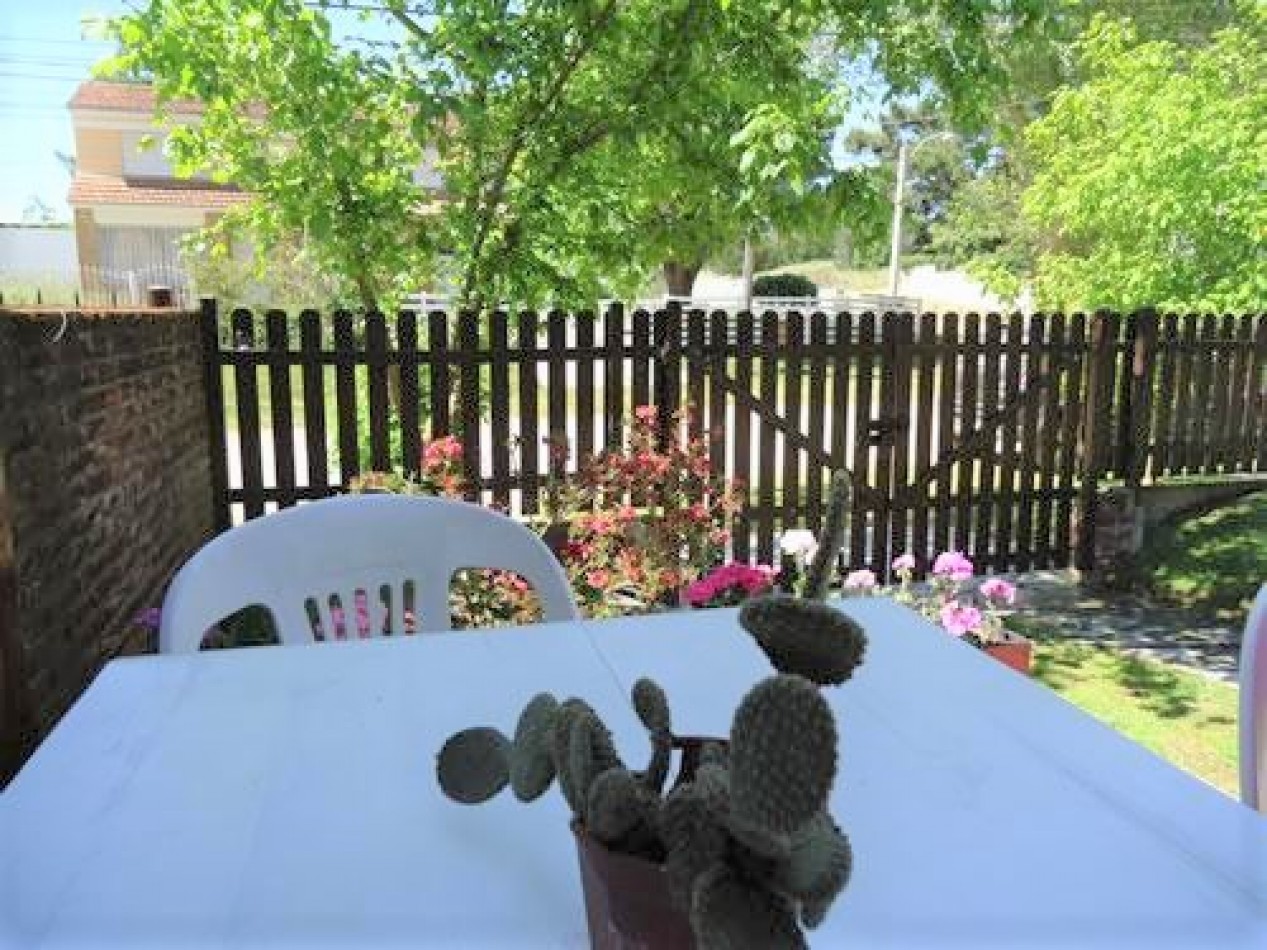 VILLA GESELL (COSTA ATLANTICA) CHALET 4 AMB. AMOBLADO + DEPTO. 2 AMB. A 500 M. DE PLAYA